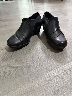 I comfort Black Leather Slip-On Heel Booties sz 7.5 W  wide EUC